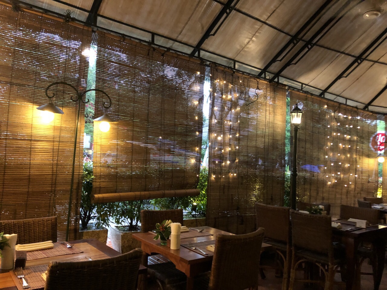 【携程美食林】琅勃拉邦l"elephant restaurant餐馆
