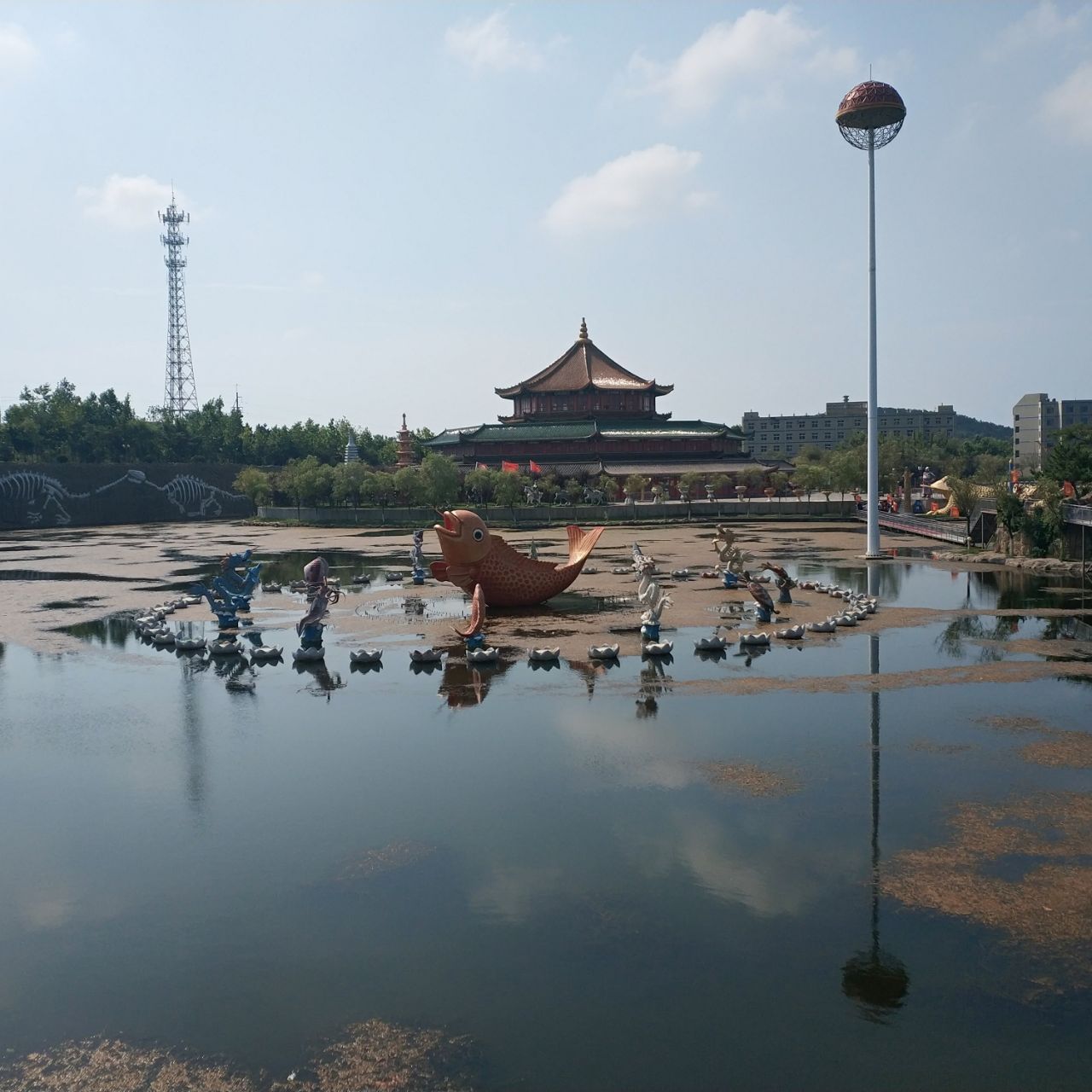 隆霞湖风景区