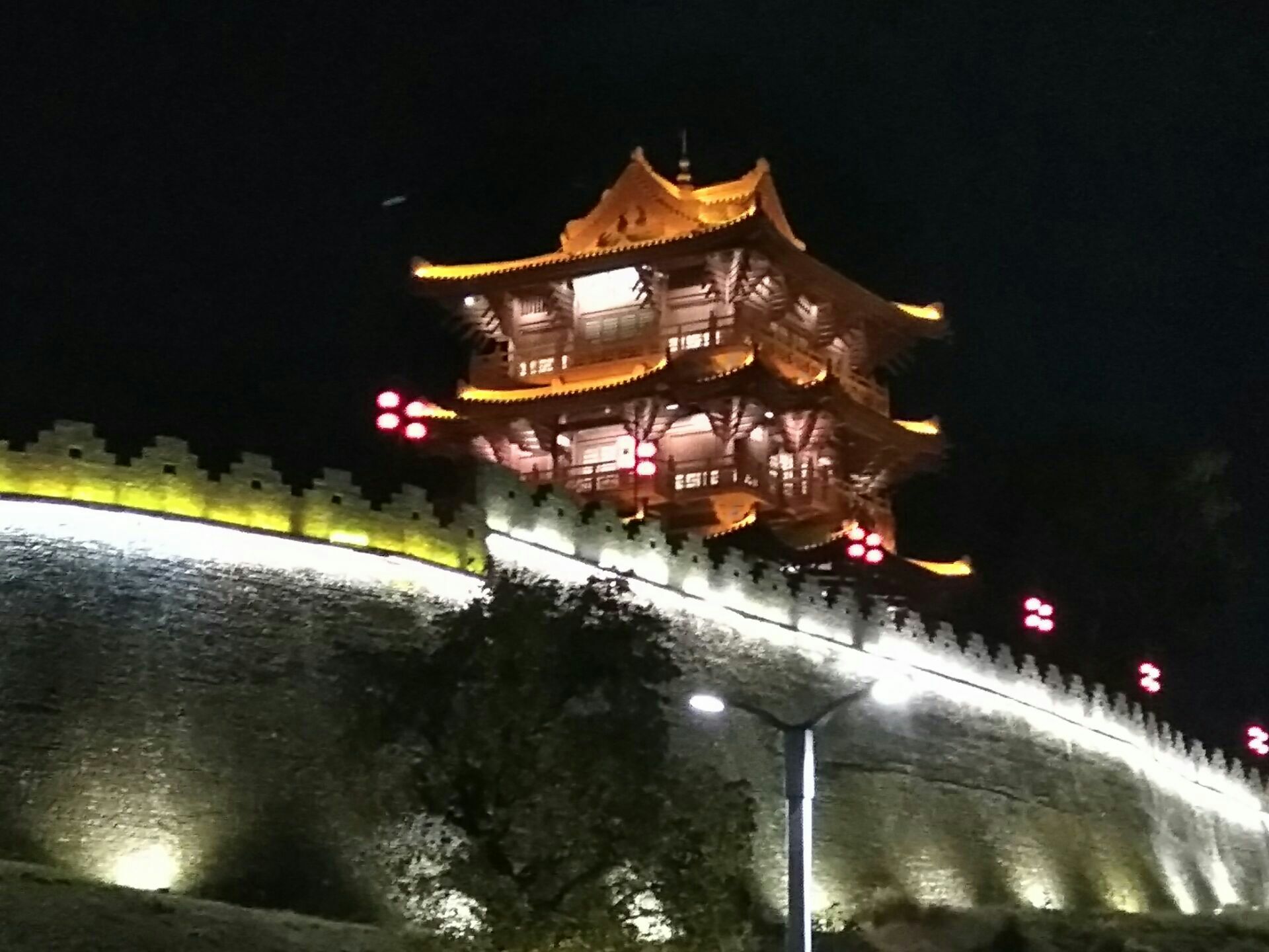 【携程攻略】肇庆披云楼景点,肇庆古城墙上的标志性―