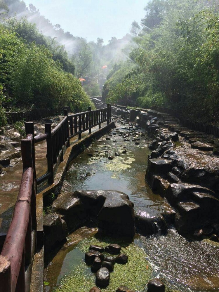 雪山彩虹谷旅游区