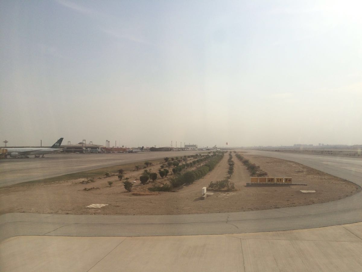 卡拉奇真纳国际机场滨海而建,系巴基斯坦重要机场之一.