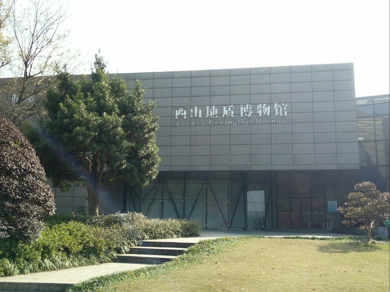 2022西山地质博物馆游玩攻略,地质博物馆建在山凹之中,周.