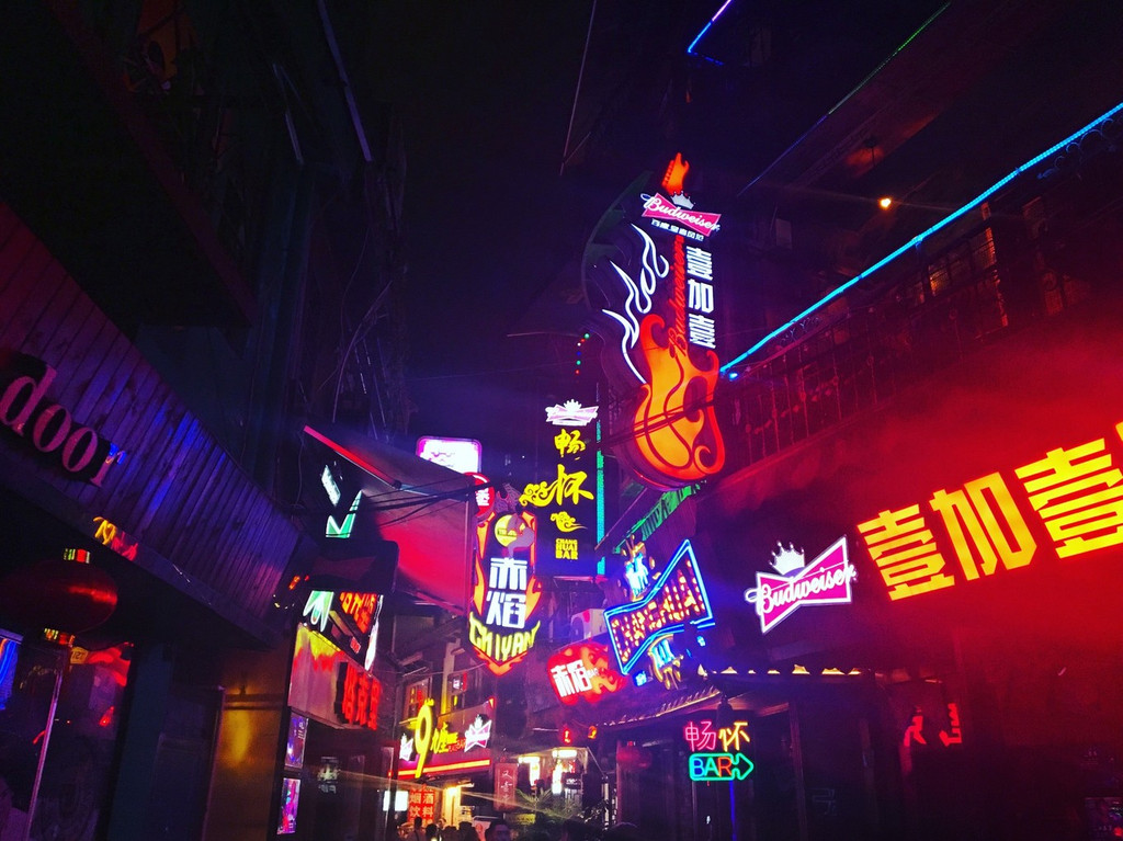 酒吧街,打车过去十几块钱就到了 化龙池,历史文化街区,位于湖南省长沙