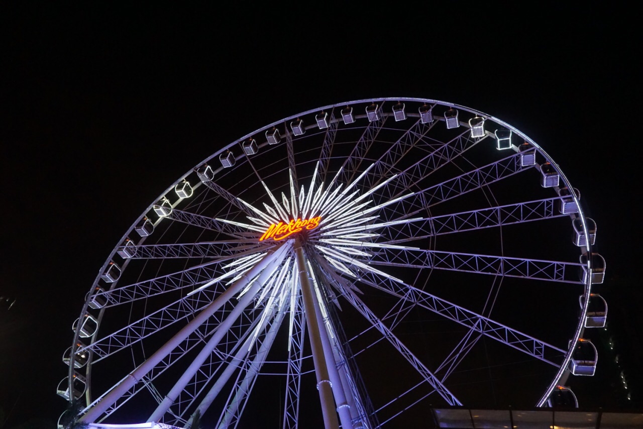 曼谷夜市摩天轮