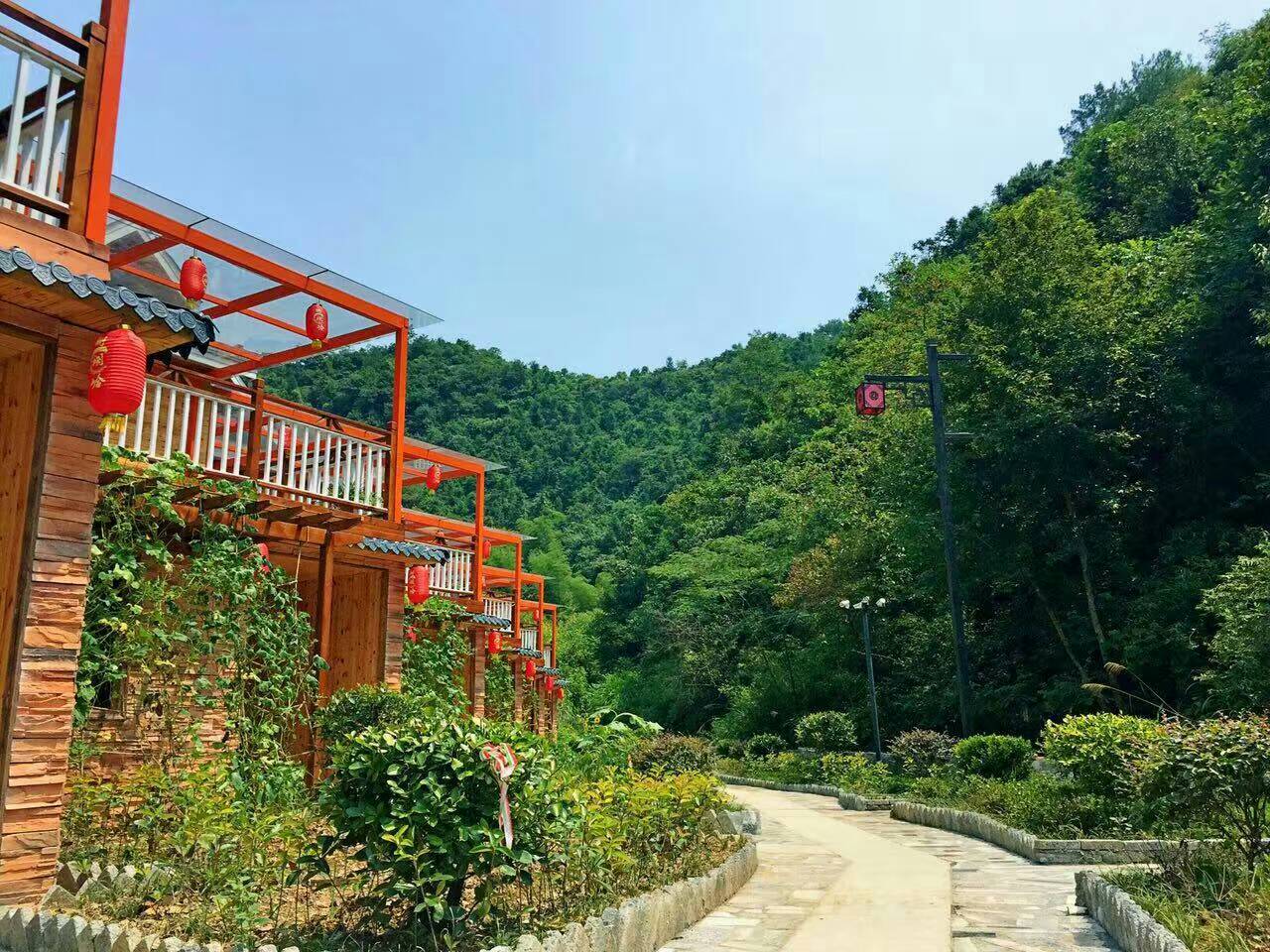 桐庐珊瑚岭度假酒店#联体别墅160平的几间卧室?可以住几怂?