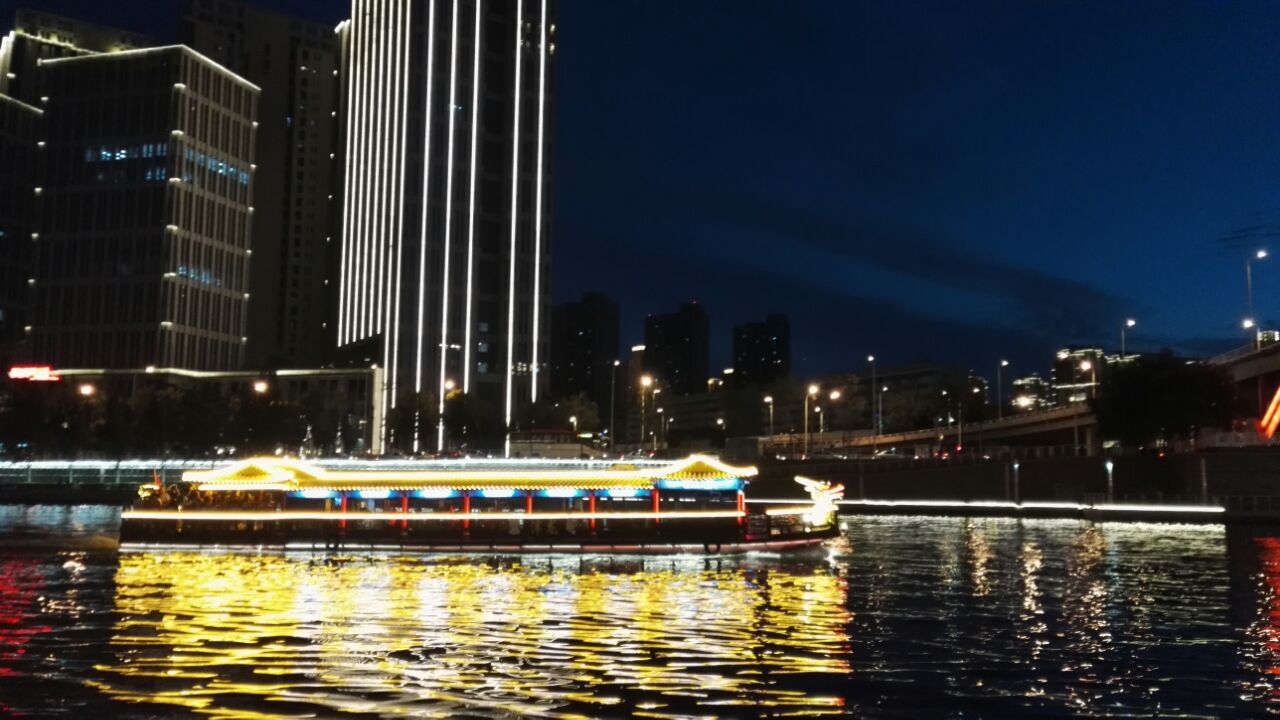 海河观光游船