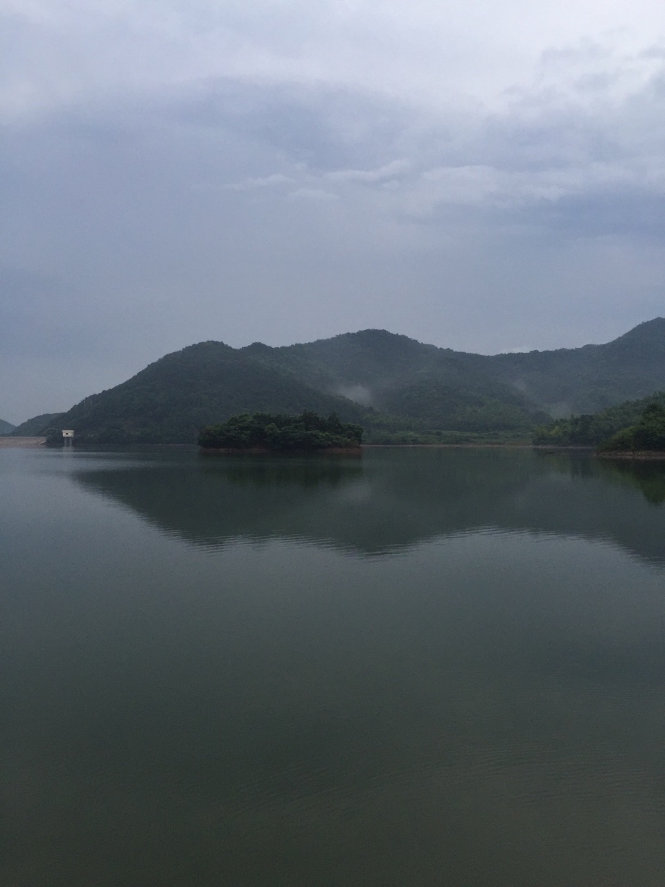 宁波的九龙湖风景区位于宁波的郊区,以前是下属镇海县的地盘,是个有