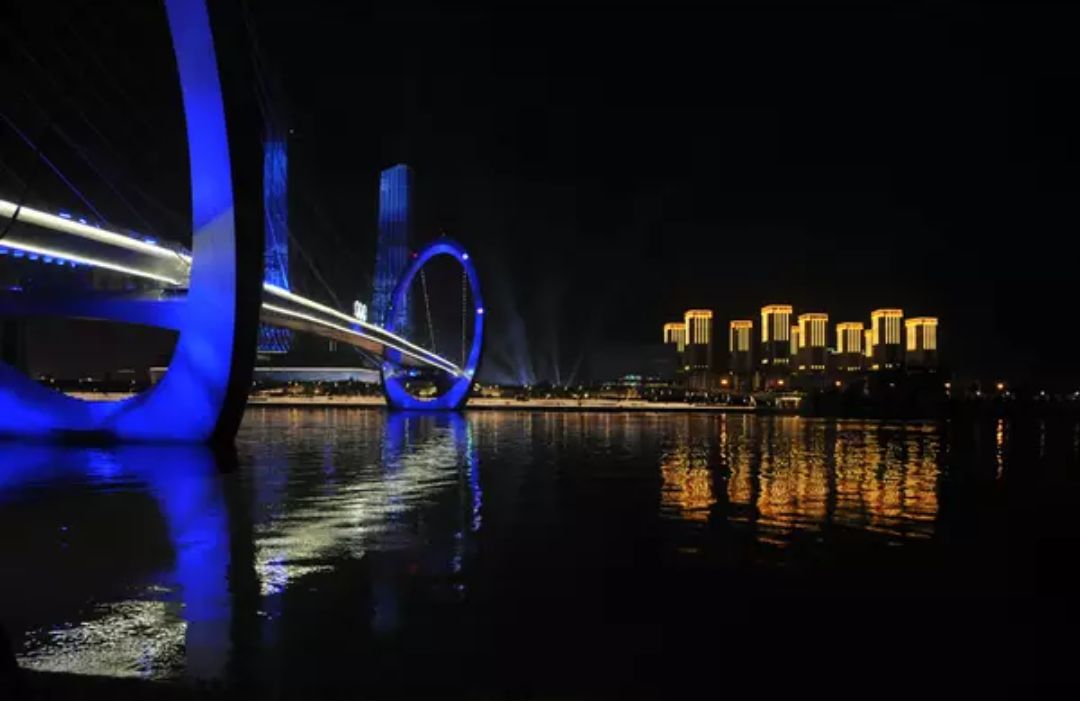南京眼步行桥