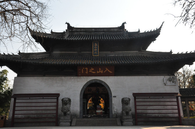广教寺支云塔的另一面,可以眺望南通市区的高楼大厦,一个新兴的都市