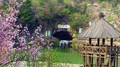 珠江源风景区,位于云南省曲靖市沾益县境内的马雄山麓,距离沾益县城