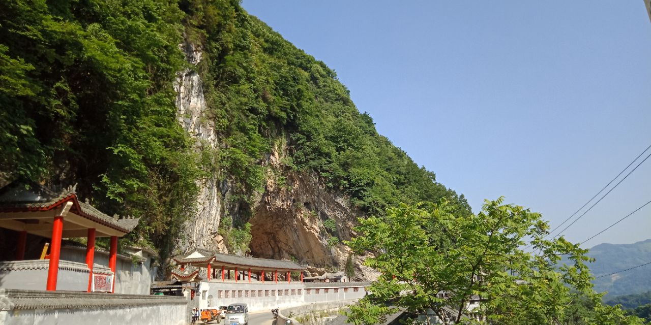 小南海风景区,可以说是汉中本地非常有名的旅游胜地.