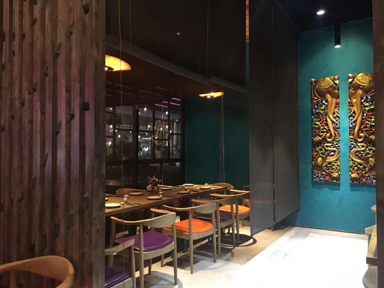 2020最火餐厅装修,2020最火客厅装修 餐厅装修的风格非常具有异国风情,含有很浓的文化底蕴.点赞一下!