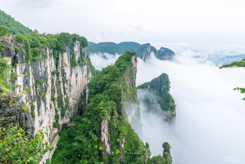 如仙境一般的黄鹤桥峰林景区,仿佛是现实版的"蜀山"之地.