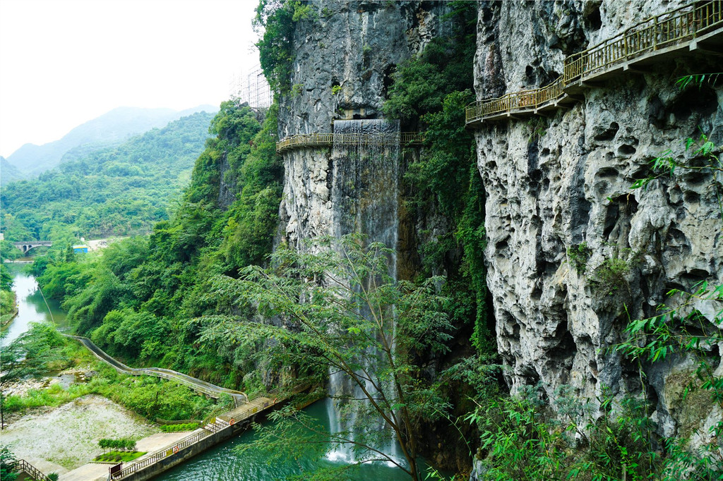 周末来清远"神峰关"景区,看石林,走栈道,玩漂流