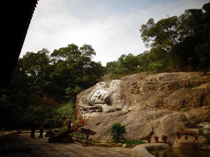 源山国家重点风景区地处福建省东南部,晋江下游东北岸,位于东经118°