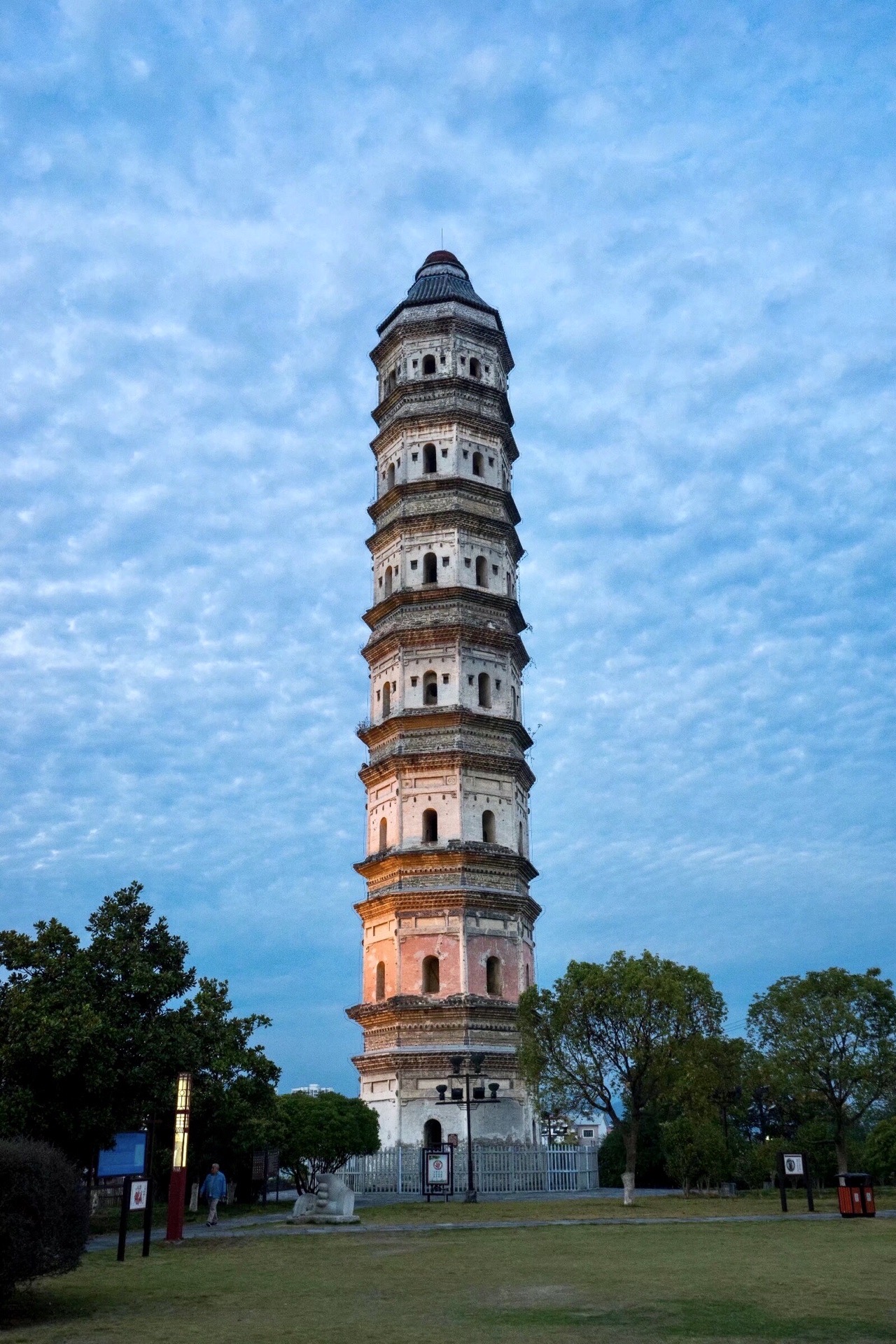 【携程攻略】黄山岩寺文峰塔景点, 岩寺文峰塔是徽州最高古塔,始建于