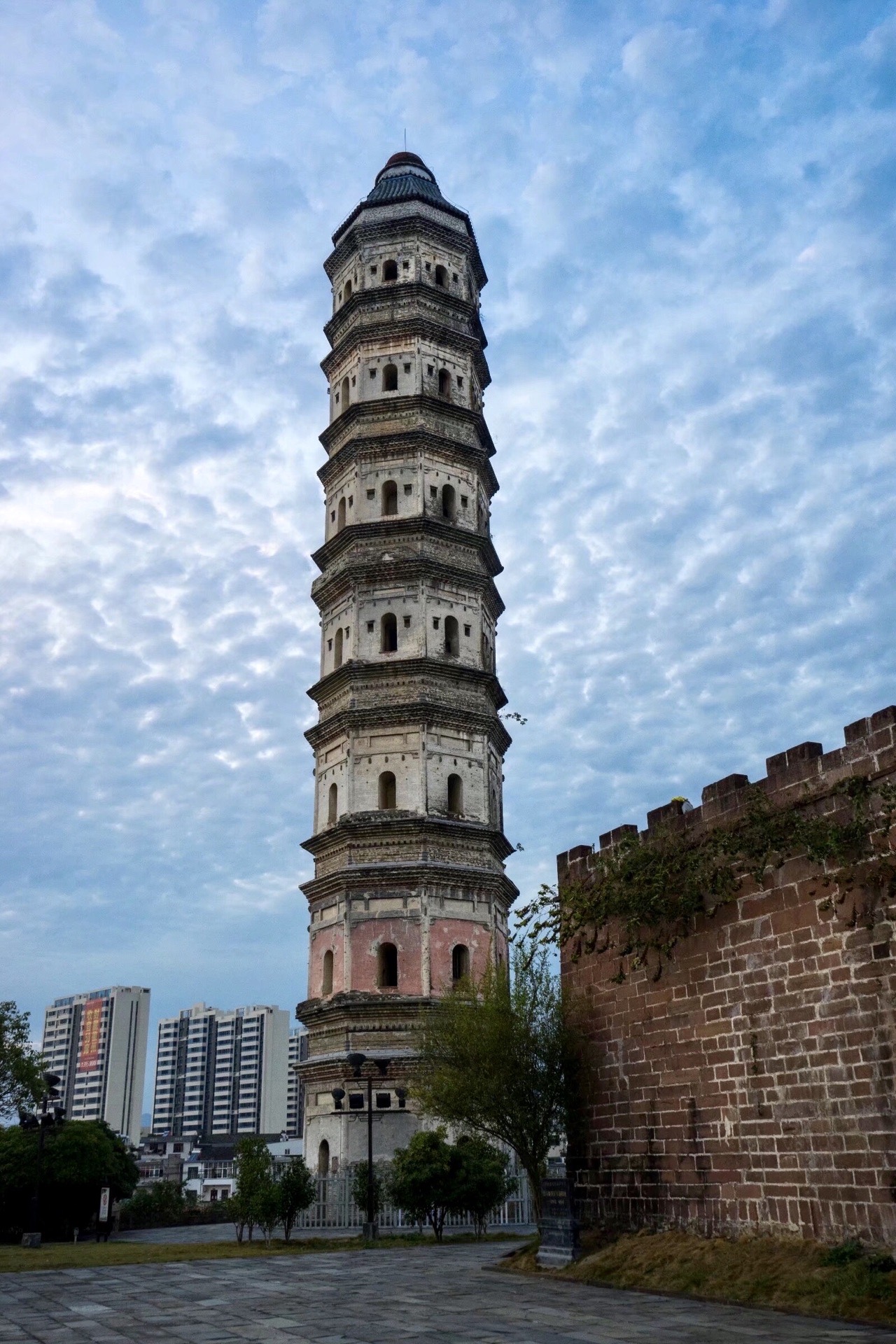 【携程攻略】黄山岩寺文峰塔景点, 岩寺文峰塔是徽州最高古塔,始建于