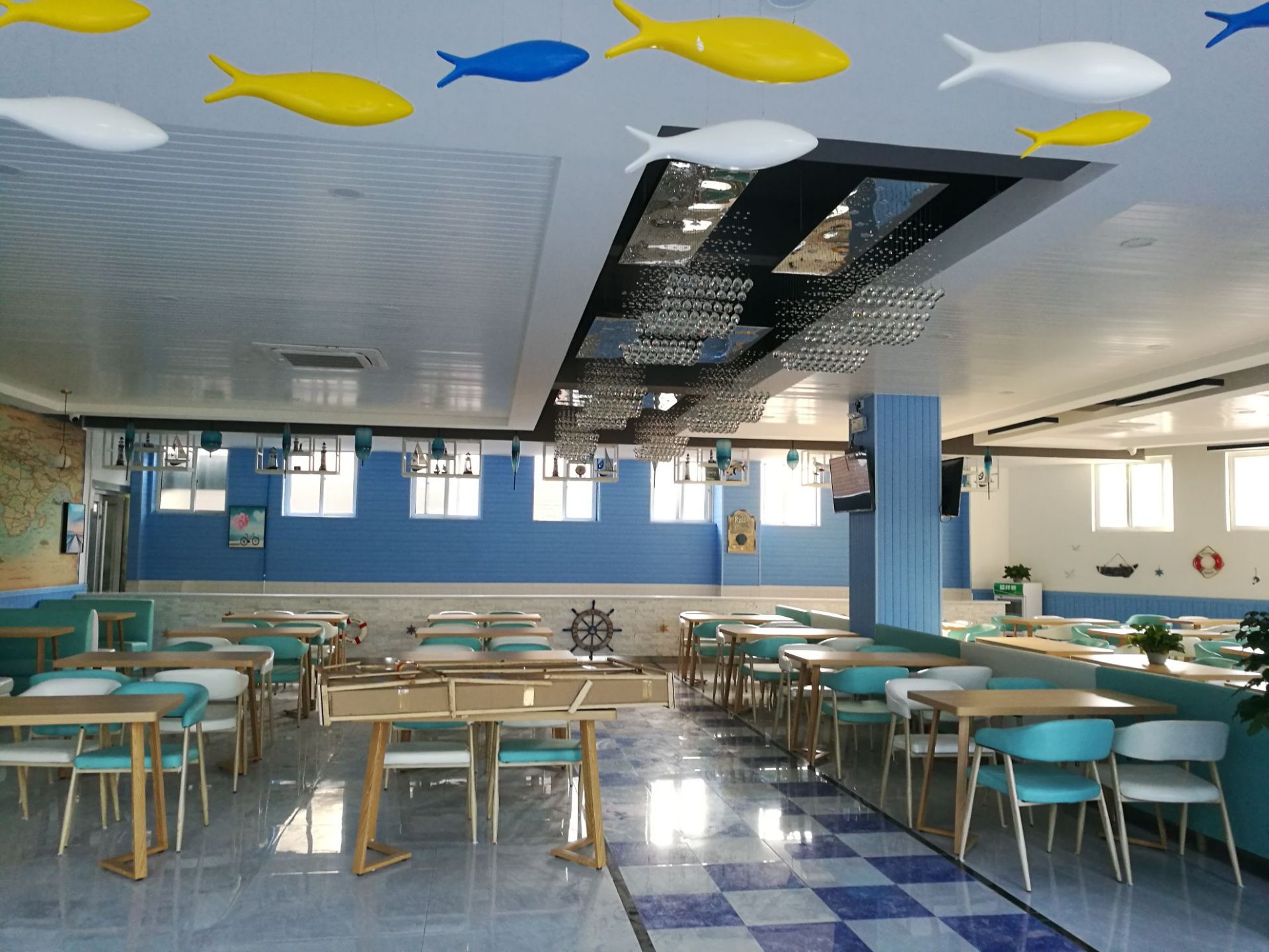 潍坊工商职业学院二楼餐厅中品一禾餐饮