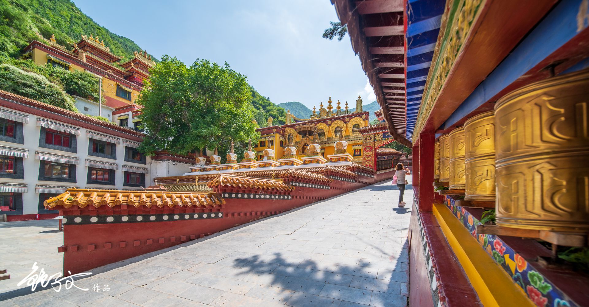 是藏传佛教格鲁派(黄教)寺院