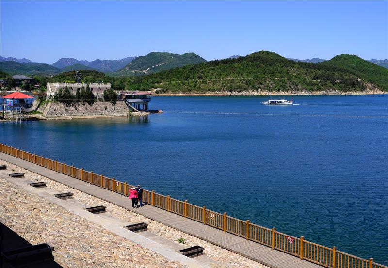 有着一潭春水的金海湖  北京平谷区的金海湖风景区,素以山