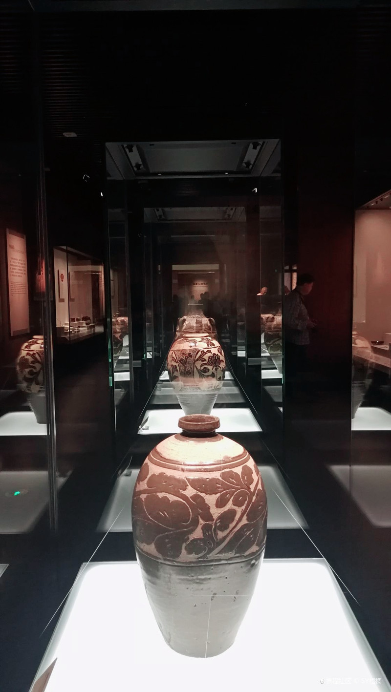 西夏博物馆  收藏有西夏官印,西夏钱币,西夏瓷器,铁釜,石像,佛经