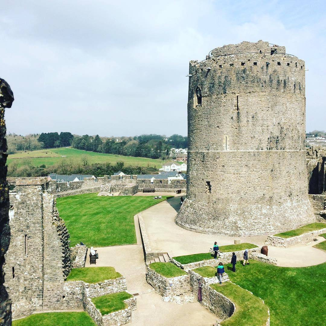 

pembroke castle翻译过来就是彭布罗克城堡的意思