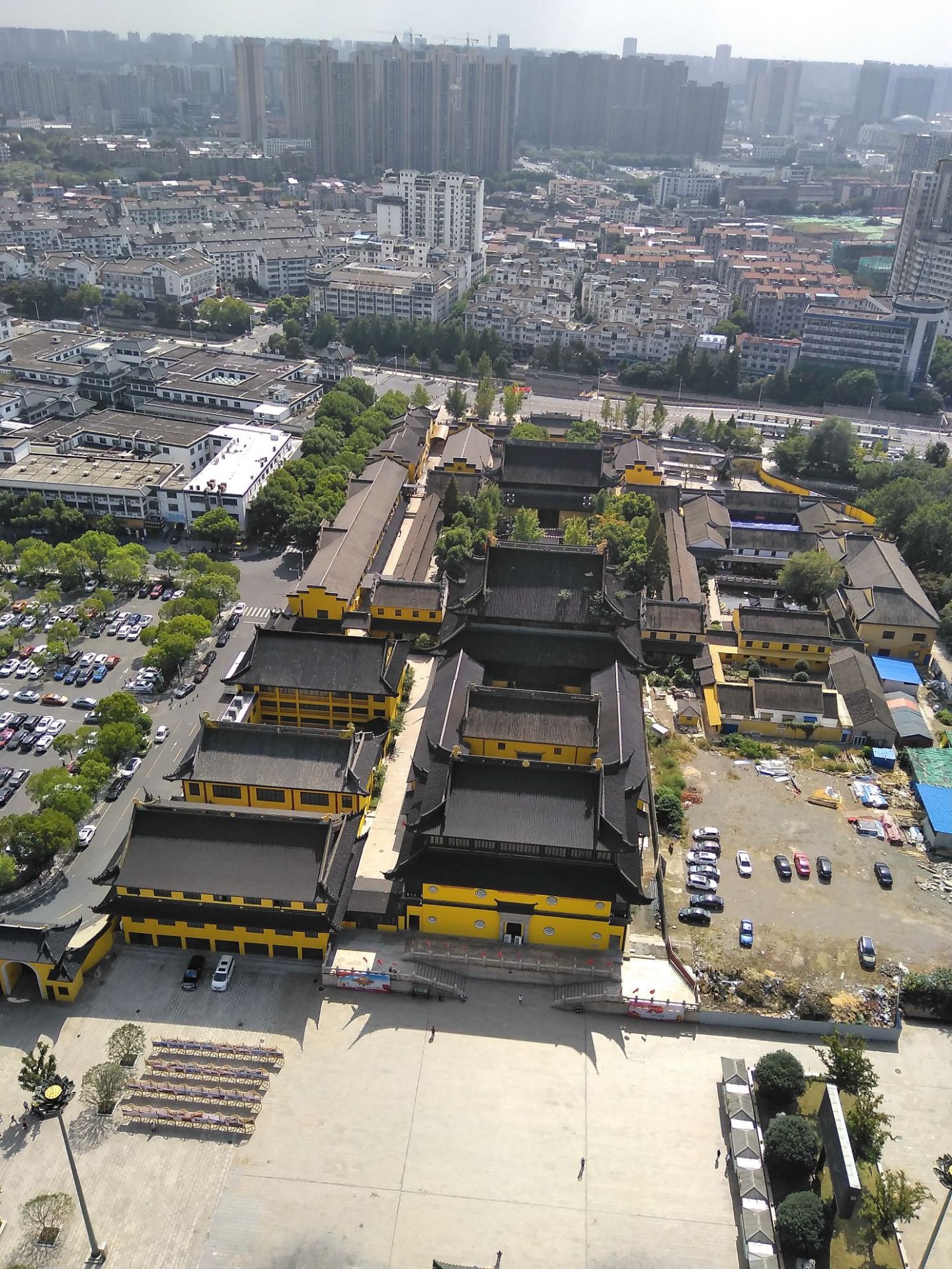 来到了传说当中梁元帝萧绛藏宝的天宁寺,在天宁寺并没有找寻到任何跟