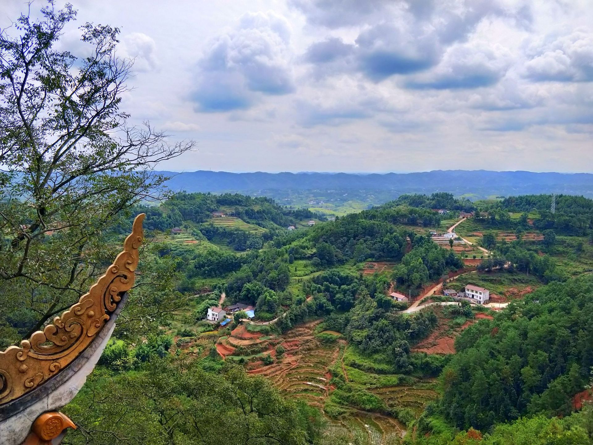 目的地 还盆山 共 1 张 还盆山 暂无评分 景点地址 宜宾市-南溪区