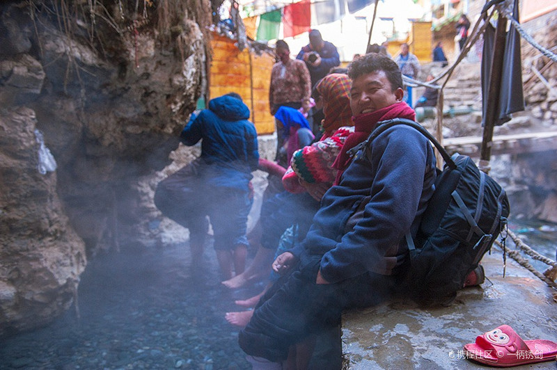一柄锈剑西藏不仅有得天独厚的壮美风景-德仲温泉自由行旅拍-旅游