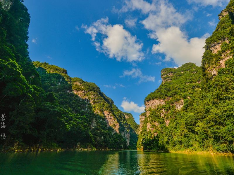 金秀圣堂湖生态旅游景区