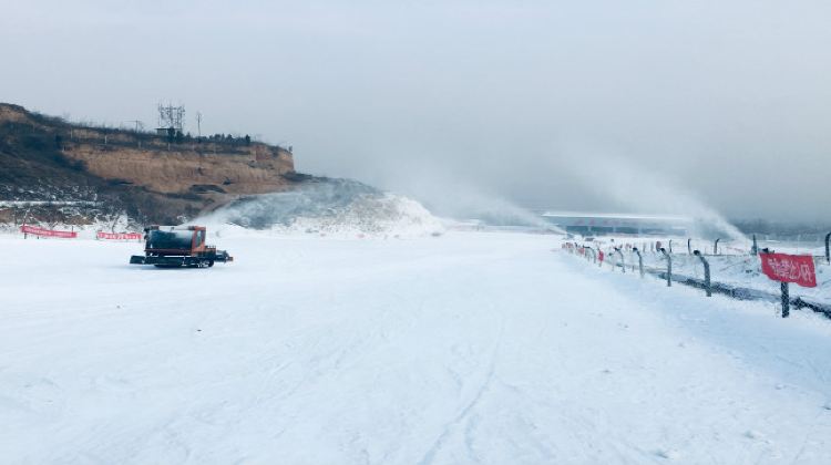 五老峰滑雪场
