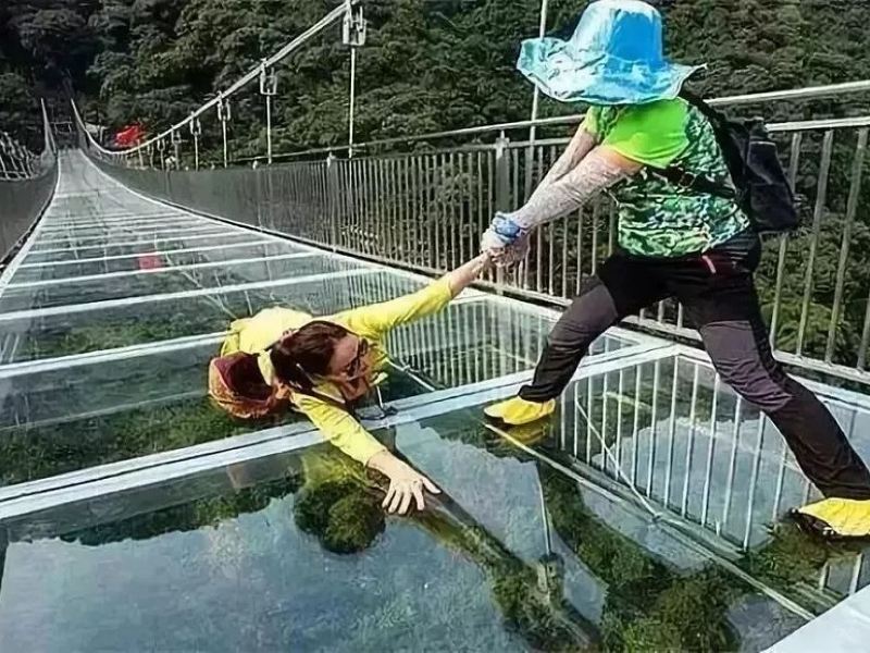 古兜财神玻璃桥