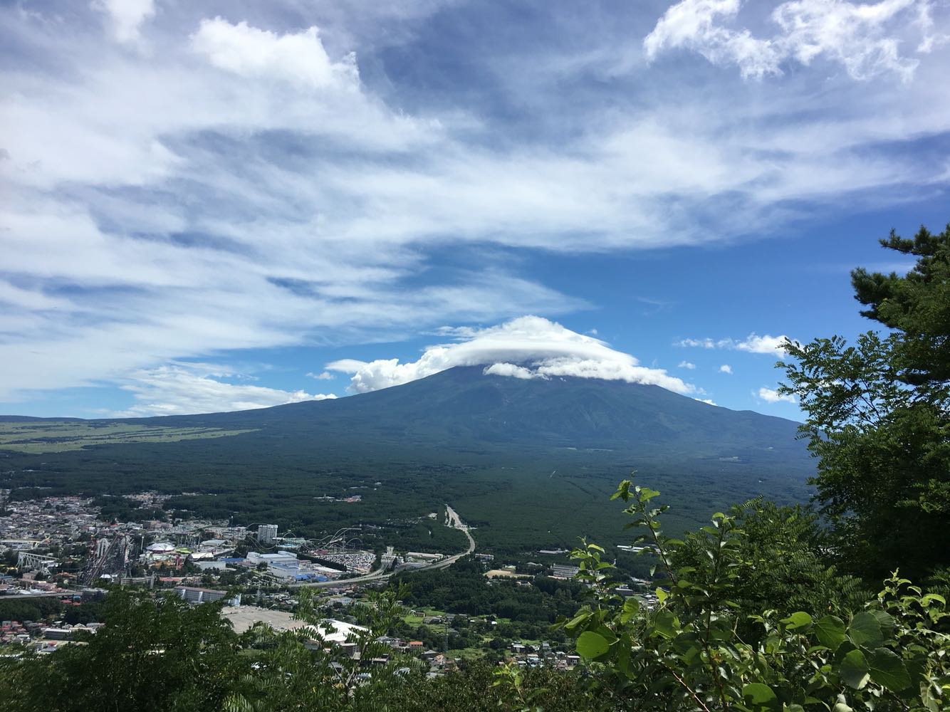 日本山梨县富士山五合目 御殿场奥特莱斯一日游