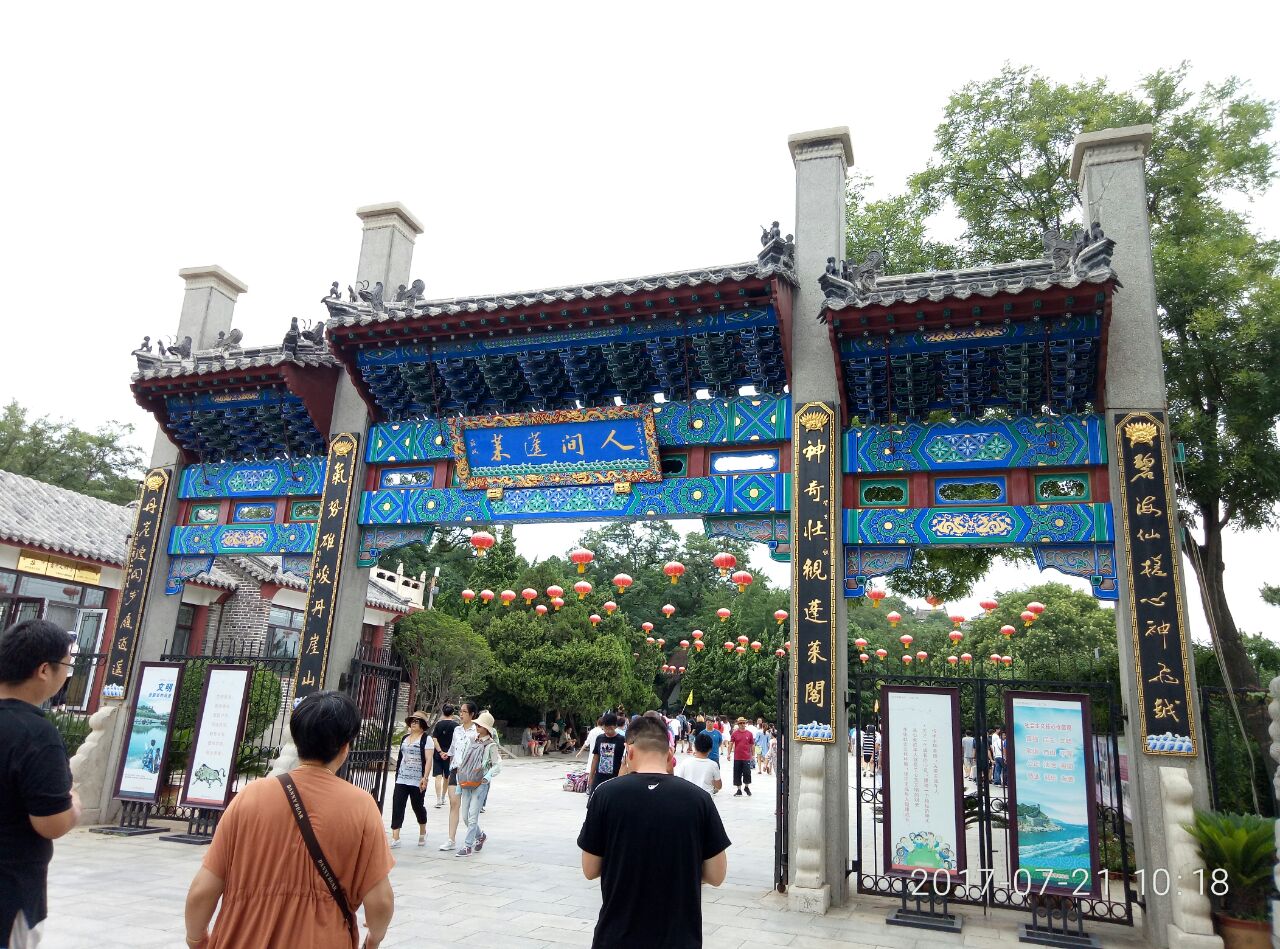 1,在振扬门东侧售票处换票,方便快捷.