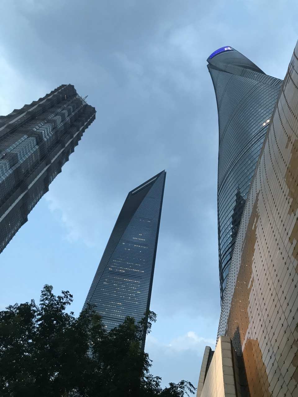 说句实话,一般般吧,没什么娱乐项目,而且也没有像样点的玻璃栈道,就是