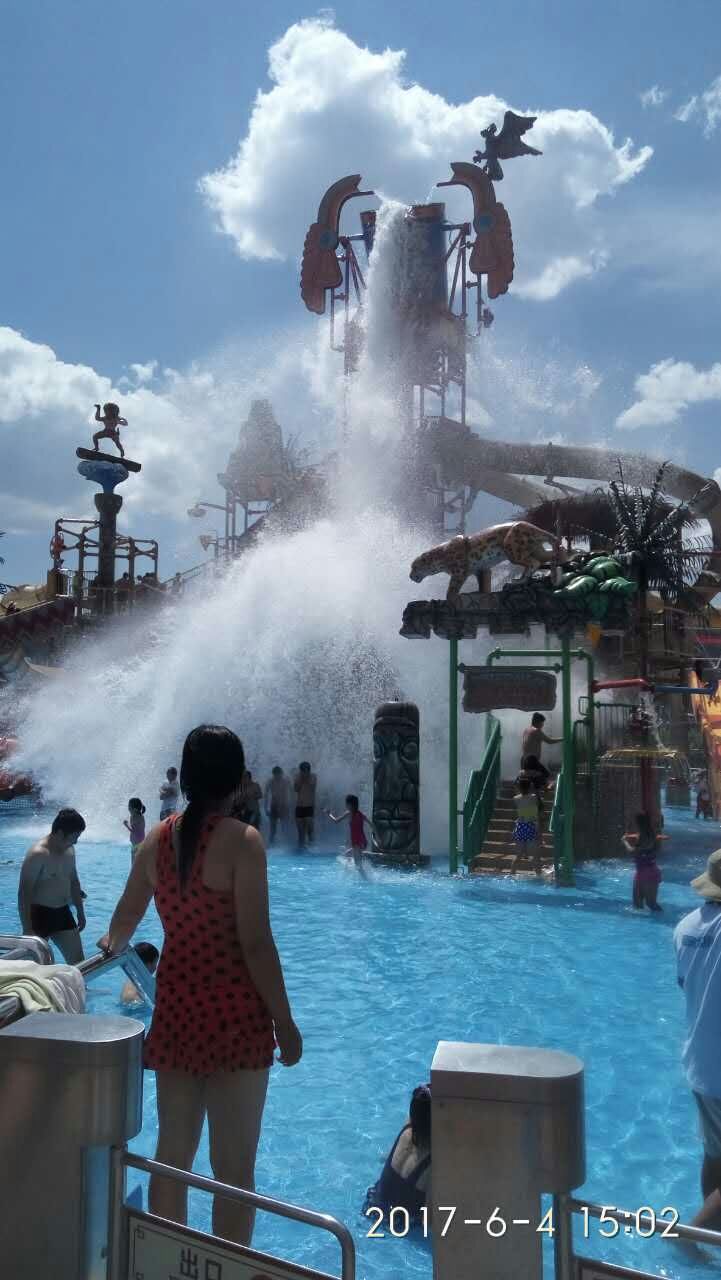 弥勒湖泉温泉水世界好玩吗,弥勒湖泉温泉水世界景点样