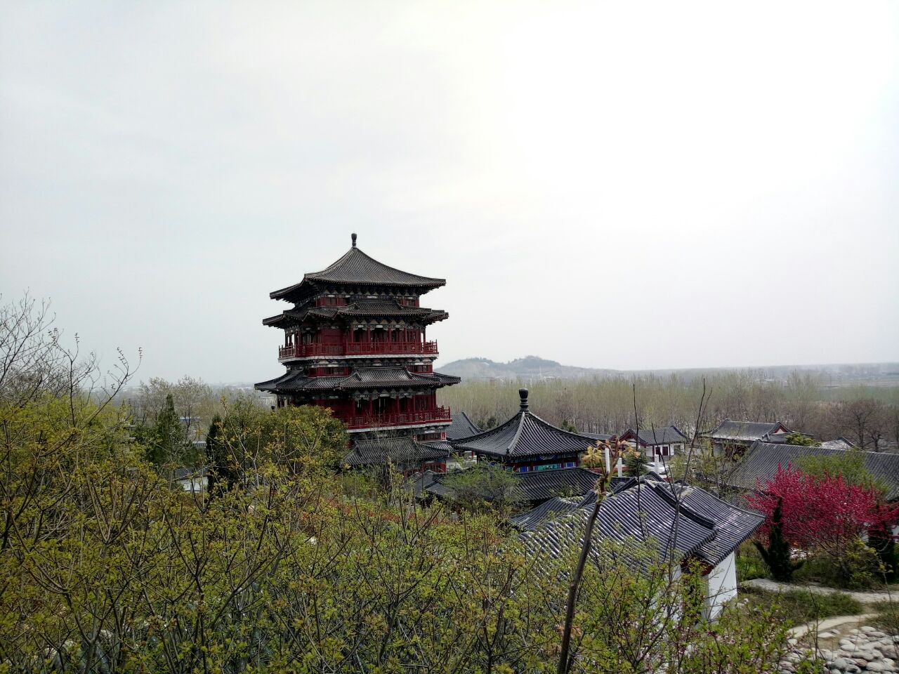 山中景色宜人,但是还有很多景点在建中,景点之间距离较大,自驾旅游