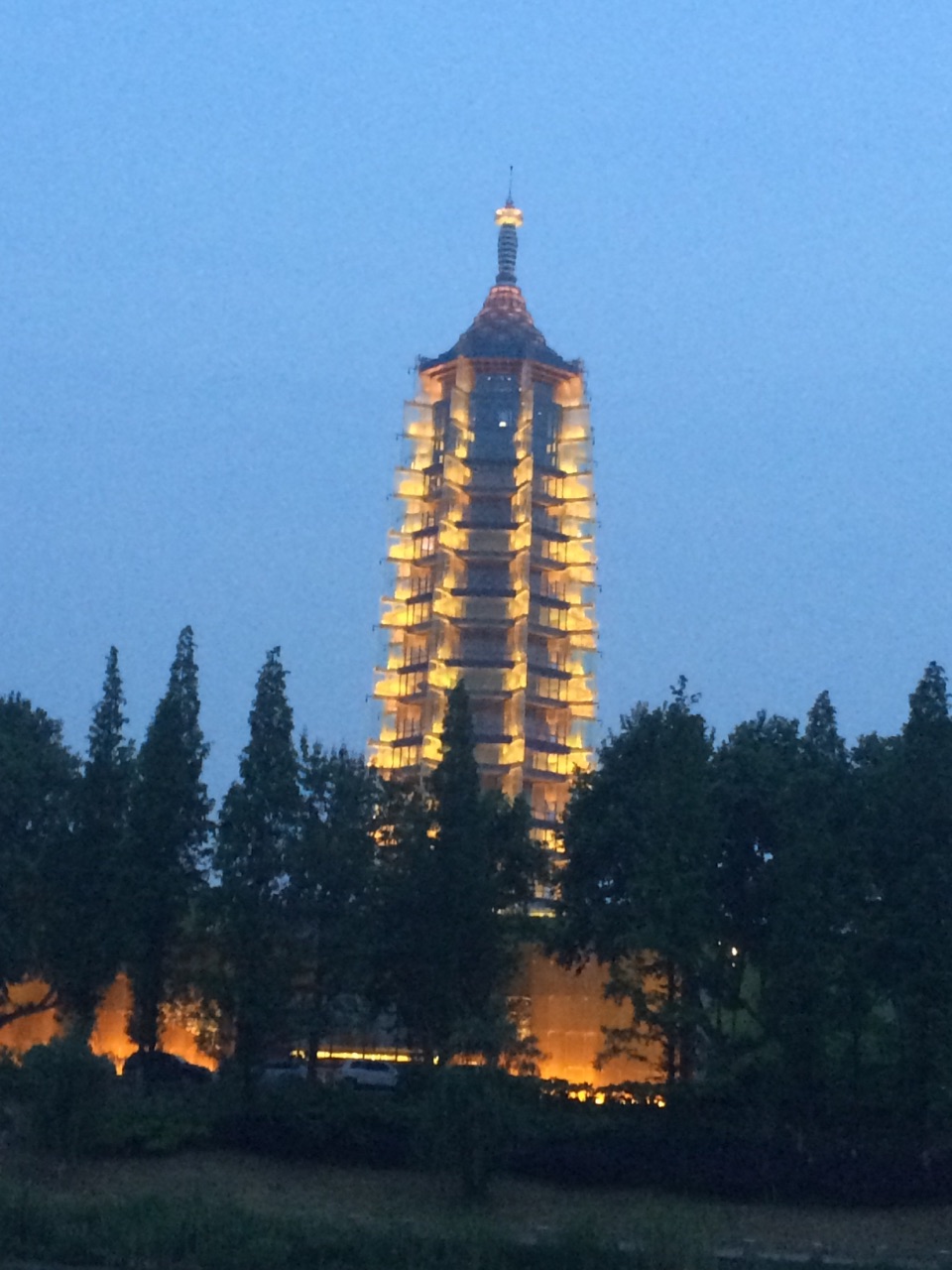 大报恩寺遗址公园位于秦淮河畔,旨在礼物佛,敬佛,居塔顶可观南京秦淮