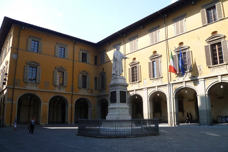 【酒神喷泉(fontana del bacchino)】