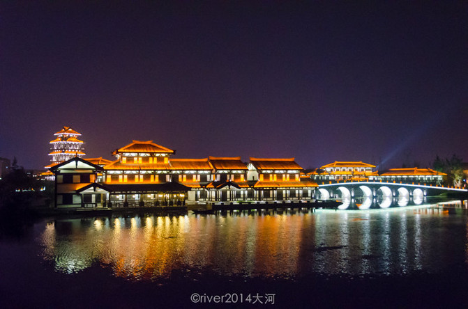 正是夜色最美之时,在五一期间,项王故里的夜景延长到了晚上23:00