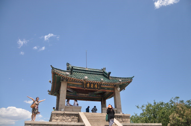 鹰角亭,修建在鹰角岩上的一个亭子.