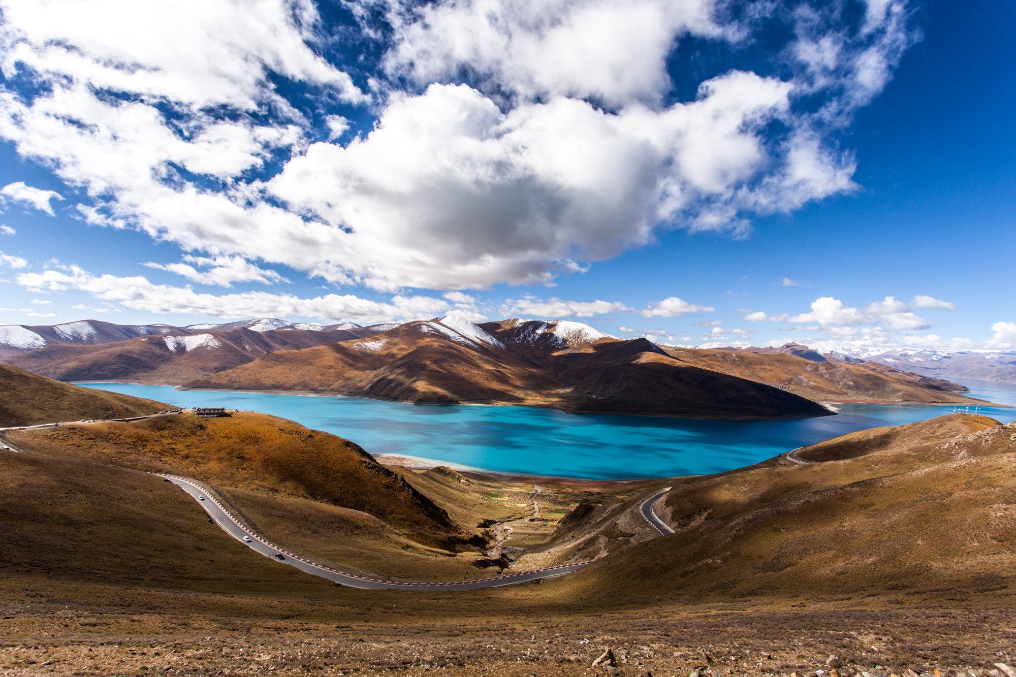 羊卓雍措,藏语意为"天鹅池",是西藏三大圣湖之一,也称羊卓雍湖(当地