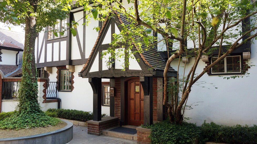 CityWalks城市徒步·发现上海·新华路番禺路·邬达克的城堡·听大城市诉说小故事一日游(扫码赠头巾)-【携程旅游】