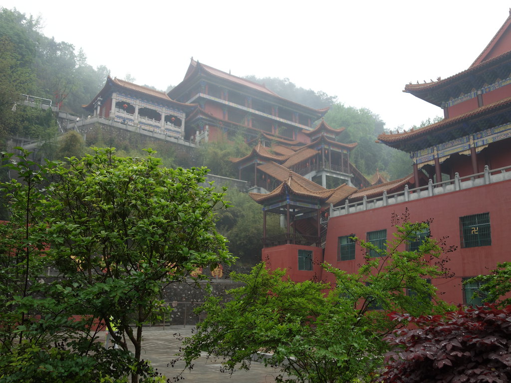 人间四月游江西之十:宜春化成寺和袁山公园