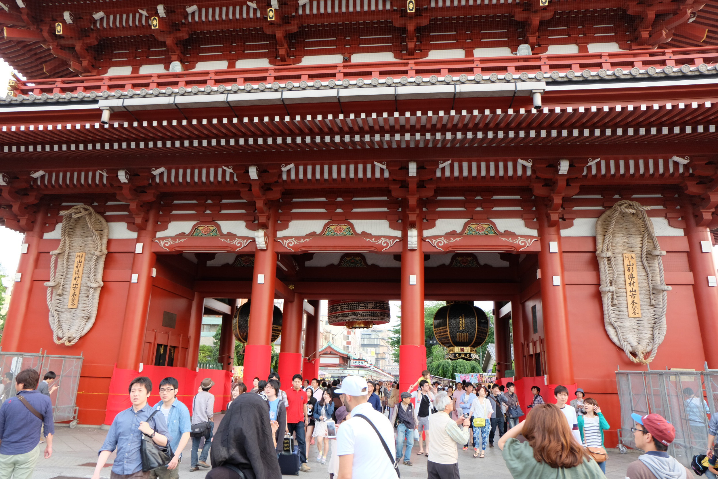 恰逢日本传统节日,浅草寺大庙会,人太多.