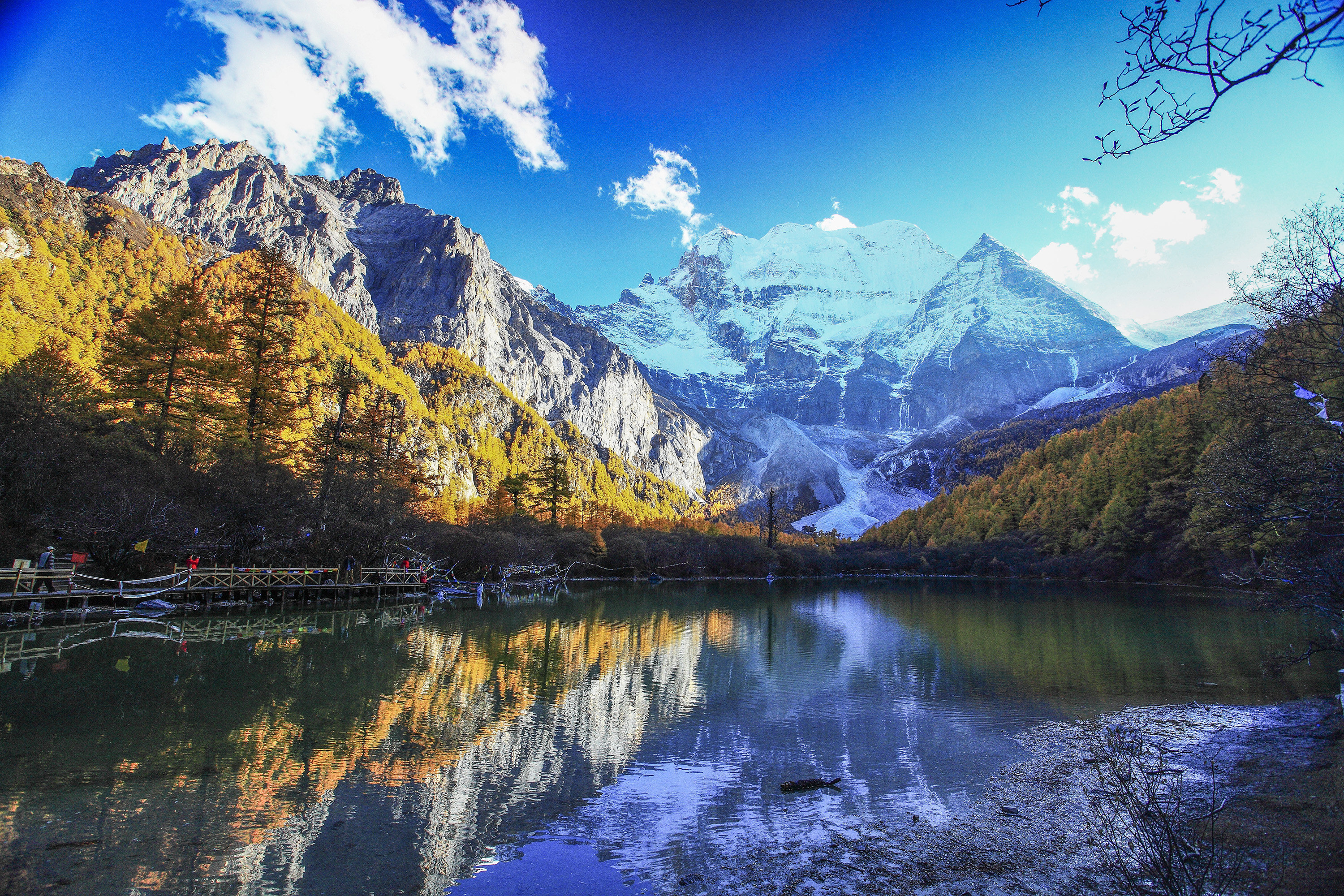 贡嘎人口_你在牛背山看风景 我在四人同山看你(2)