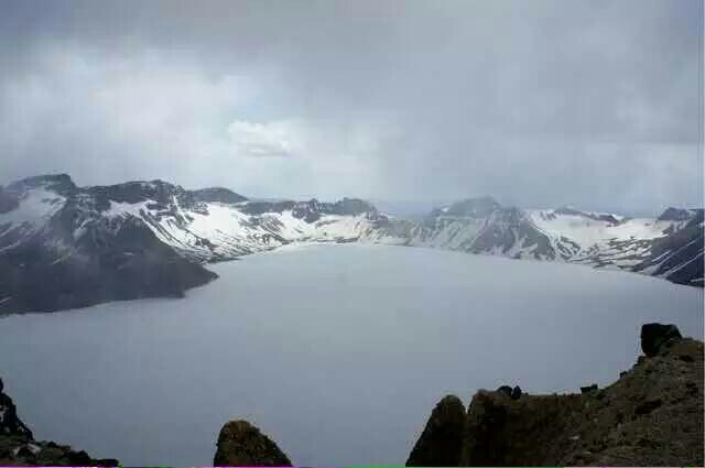 长白山上温度这几天在10一20℃之间,早晚温差很大,长白山主峰和天池