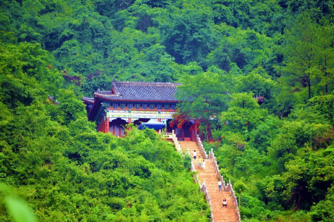 过三节,去鹿峰山景区梦幻钻地心,吃粽大赛