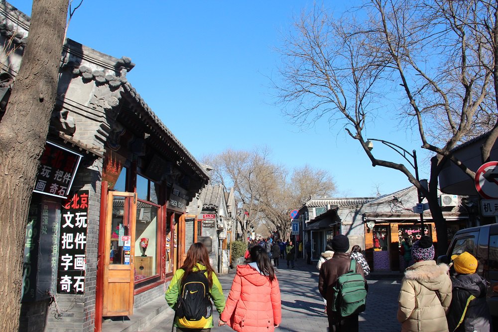 老北京胡同儿和四合院的建筑风格,还有不少名人的故居.