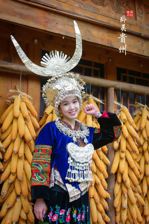 男猪脚终于上场了,其实那位苗家妹子就是莲花,在贵州旅行认识的,一路